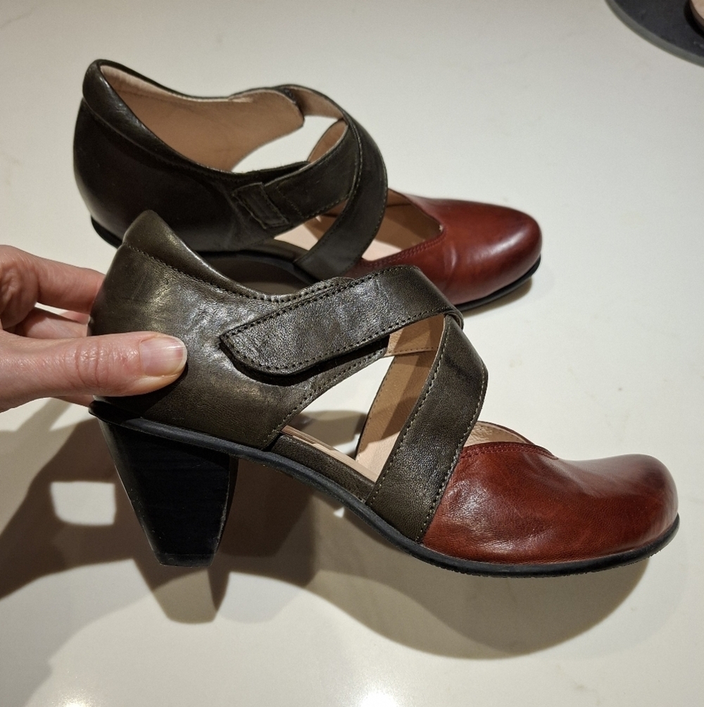 Mentha Women's Elegant Two-Tone Leather Mary Jane Heels (Size EU 38/US 7.5-8)
